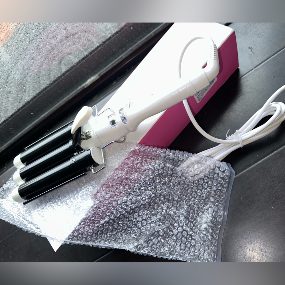 Three barrel curling iron wand 1inch NEW